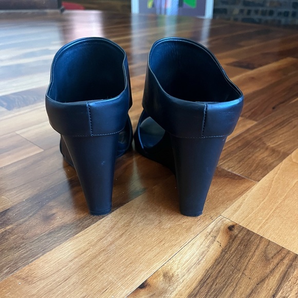 VInce Kaya leather cut out accent sandals, USED - Picture 10 of 13